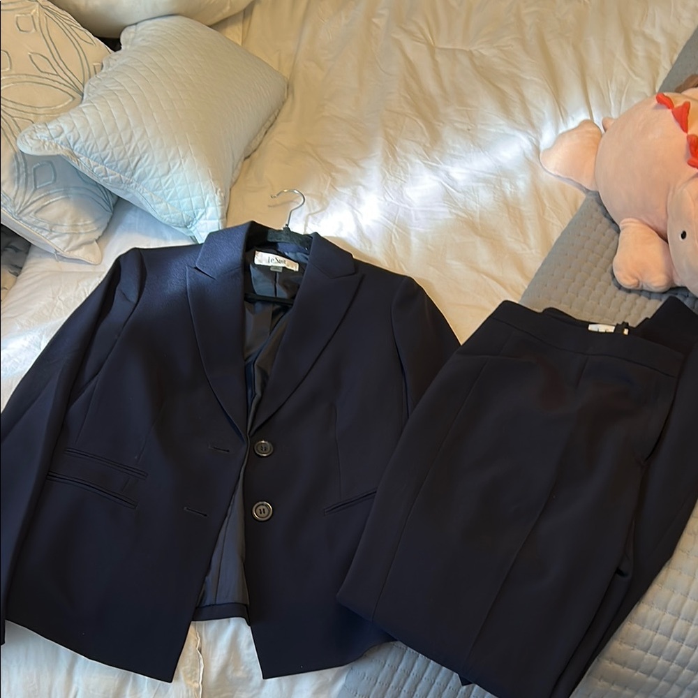 Le Suit Black Pantsuit Professional Business Attire